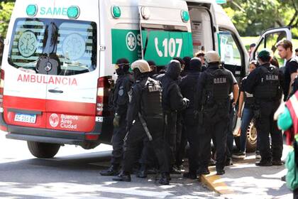 Un hombre se atrincheró con su bebé de tres días en una ambulancia, en el barrio de Palermo