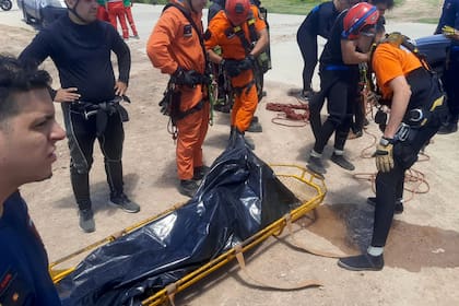 Un hombre se tiró al agua en la Costanera Norte y murió