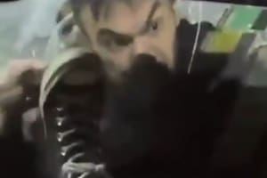 Un hombre violó la perimetral, persiguió a su ex y se colgó de su auto a los gritos