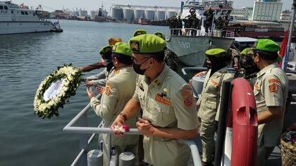 Un homenaje a la tripulación que murió en el submarino