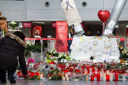 Un homenaje a las víctimas en el aeropuerto de Düsseldorf