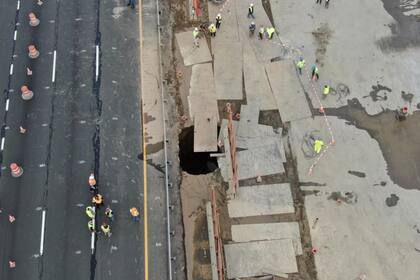 Un hundimiento en la mediana de la Interestatal 80 en Nueva Jersey obligó a cerrar carriles y desviar el tránsito, con reparaciones que podrían extenderse por dos meses