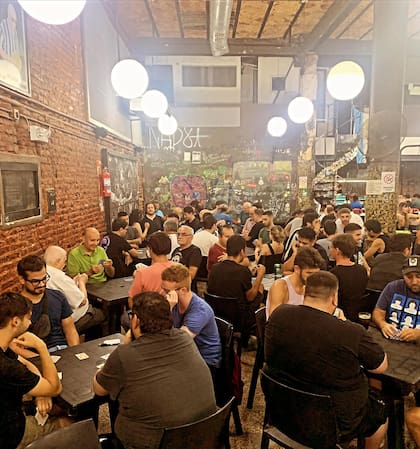 Un ícono de la porteñidad. Con precios accesibles, porciones abundantes y espíritu inquebrantable, el Sanber es una nave que nunca envejece.