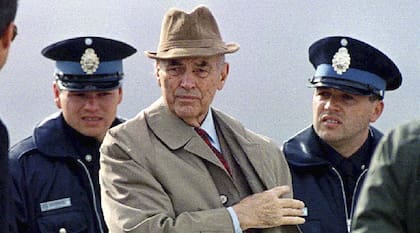 Un imagen de Priebke, en 1994, cuando fue extraditado de la Argentina