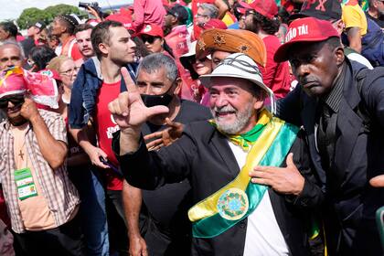 Un imitador de Lula, afuera del Planalto