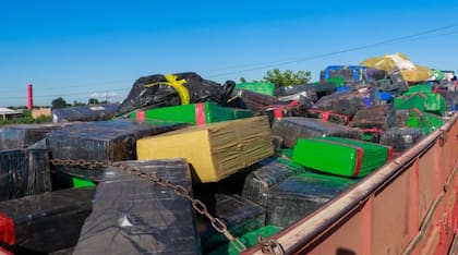 Un impactante operativo desbarató un convoy de 19 vehículos que transportaba marihuana