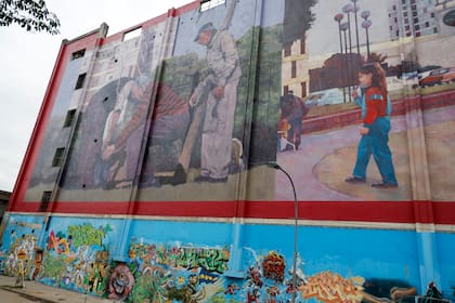 Un imponente mural del barrio
