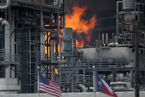 Reportan un incendio en una planta de Shell en el área de Houston