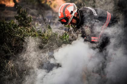Un incendio de turba en un bosque de Suzunsky junto a la aldea de Shipunovo, en Siberia