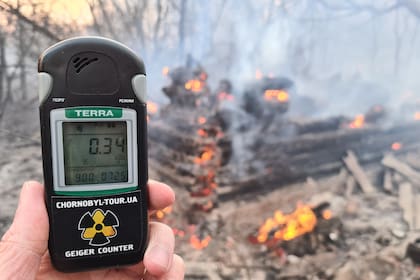 Un incendio en la zona de exclusión que rodea la central de Chernobyl ha provocado un aumento en el nivel de radiación