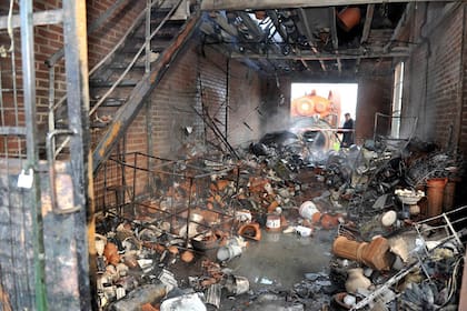 Un incendio provocó daños en varios locales del puerto de frutos en Tigre en 2020