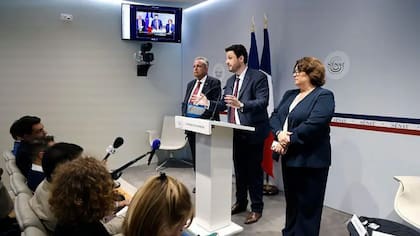 Un informe del Senado concluyó que el gobierno francés encubrió el escándalo del agua "al más alto nivel".