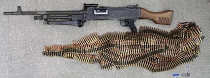 Un informe oficial en Brasil muestra la ametralladora MAG robada en la Argentina que formaba parte del arsenal del PCC