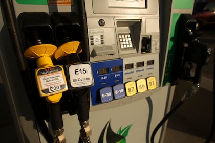 Un informe señala que el precio de la gasolina podría aumentar hasta 75%