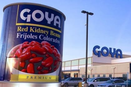 Un inmigrante que estaba en la ruina invirtió US$1 y creó Goya, el mayor imperio de comida latina de Estados Unidos