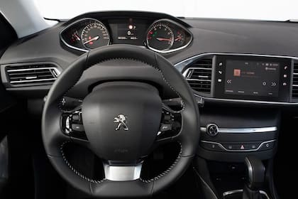 Un interior muy confortable y con la posición i-Cockpit