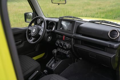 Un interior sólido y despojado para el Suzuki Jimny