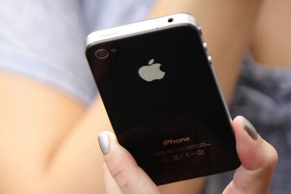 Un iPhone 4 tras su lanzamiento. Apple volvió a extraviar un prototipo, y la policía de San Francisco confirmó el pedido de asistencia para recuperar el equipo