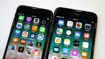 Un iPhone 8 y un iPhone 8 Plus