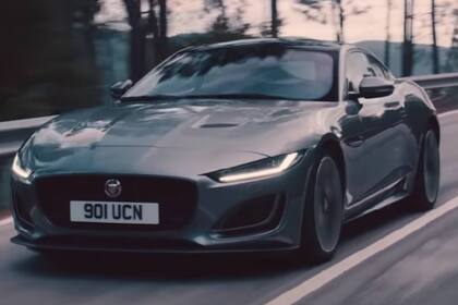 Un Jaguar F-Type similar al que posee el actor inglés.