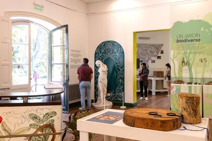 “Un jardín biodiverso”. En el jardín se han realizado relevamientos y estudios científicos que identificaron la diversidad de flora y fauna que se muestra en este sector.