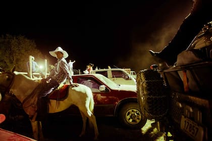 Un jinete durante un tope (fiesta) en la provincia de Guanacaste en la que ofrecen un mega evento con desfiles de caballos, rodeo del oeste sobre toros y feria con música, baile y puestos de comida local.