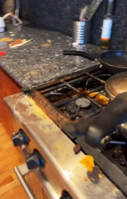 Un joven colombiano reveló cuánto ganó por limpiar una cocina