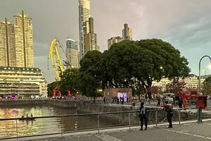 Un joven de 22 años desapareció tras tirarse al río en Puerto Madero y su cuerpo fue hallado en la noche del martes