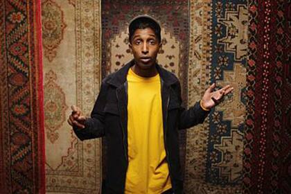Un joven de origen somalí cuenta en King of Gulset su tumultuosa carrera hacia el liderazgo juvenil en una escuela en Noruega.