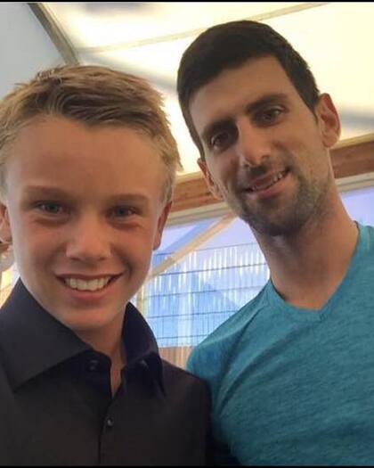 Un joven Holger Rune y Djokovic, en una selfie de hace algunos años, tras un entrenamiento en París