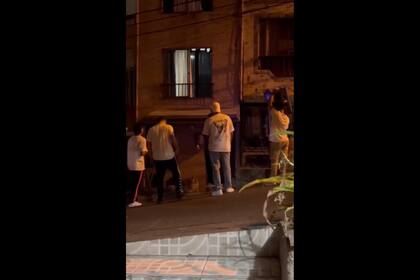 Un joven realizó una sorpresa y nada salió como lo esperó (Captura video)