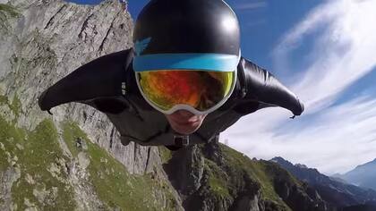 Un joven ruso falleció al estrellarse contra un inmueble mientras practicaba "wingsuit"