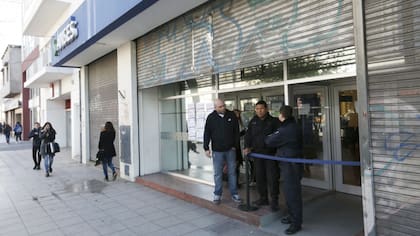 Un jubilado murió tras pegarse un tiro en la cabeza dentro de una oficina de la Anses