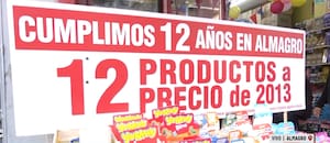 Es kiosquero hace 12 años y para evitar cerrar su negocio ofrece productos con precios de 2013