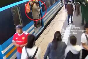 Robó un celular en el tren y trató de escapar por el andén, pero un pasajero lo detuvo y lo entregó a la Policía