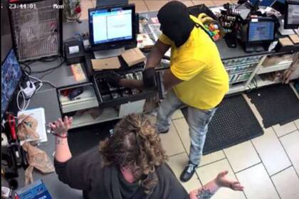 Un ladrón robo US$7000 en billetes de lotería, intentó cobrarlos y fue detenido