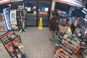 Un ladrón robo US$7000 en billetes de lotería, intentó cobrarlos y fue detenido