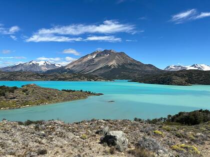 Un lago de origen glaciario, en el Parque Nacional Perito Moreno.