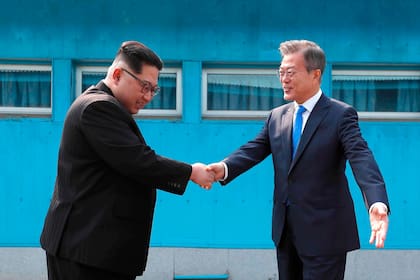 Un largo apretón de manos