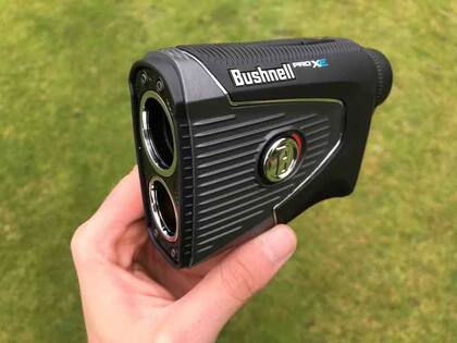 Un láser Bushnell, una de las marcas más reconocidas para estos dispositivos