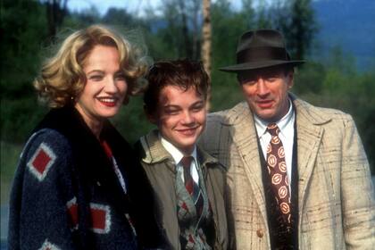 Un Leonardo DiCaprio todavía adolescente, junto a Ellen Barkin y Robert De Niro