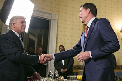 Trump vs Comey: el despido de 2017 que terminó con el director del FBI que investigaba los vínculos rusos de la campaña