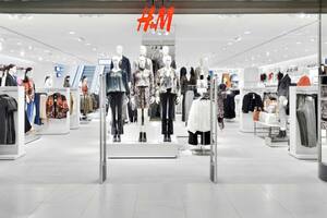 H&M. La marca de fast fashion que genera colas de 53 horas en sus aperturas