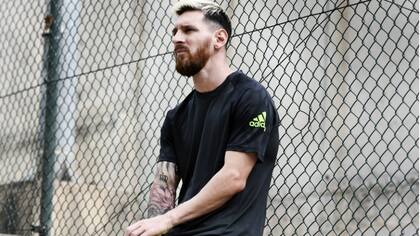 Un look impensado poco tiempo atrás: cabello teñido y barba hipster