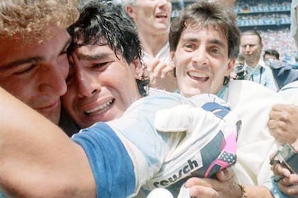 Un mágico momento para toda la vida: final del Mundial 86, en el Azteca, el abrazo emocionado entre Maradona y Luis Islas 