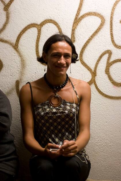 Un mahu, varón criado como mujer en el seno de las familias locales.