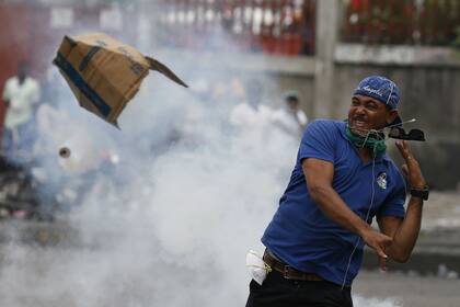 Un manifestante en Haití protesta contra el presidente Jovenel Moïse