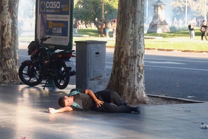 Un manifestante herido durante la marcha frente al Congreso donde se trata la reforma laboral