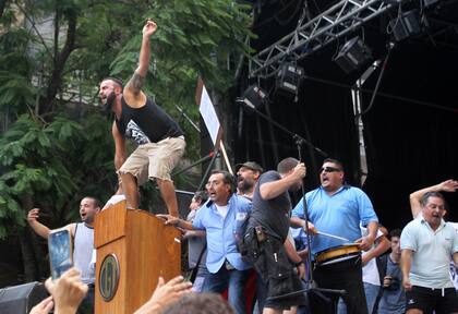 La CGT acusó a "grupos identificados con el kirchnerismo" por los incidentes