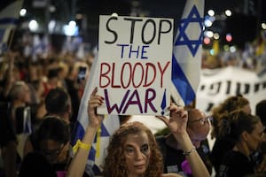 Masivas protestas y bloqueos contra Benjamin Netanyahu: cierran autopistas y piden un alto al fuego